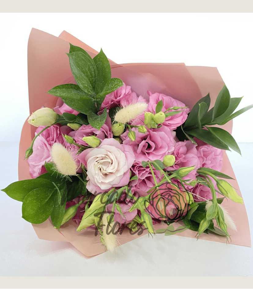 Sandra. 10 Lisianthus Rosados en ramo. - Flor y Estilo