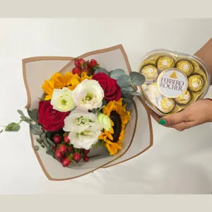 Marcelita en rojo +Ferrero corazón.