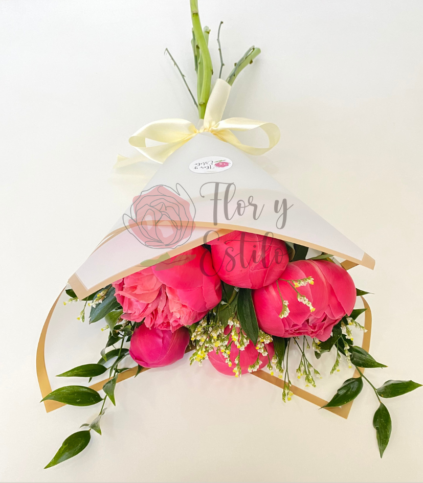 Ramo Teresita, 5 peonias. - Imagen 3