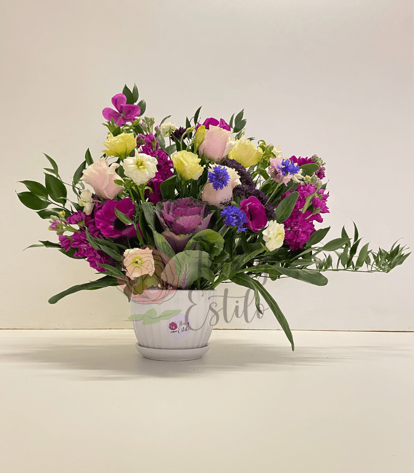 Arreglo Penélope. Anemonas y Brasica en arreglo. - Imagen 5
