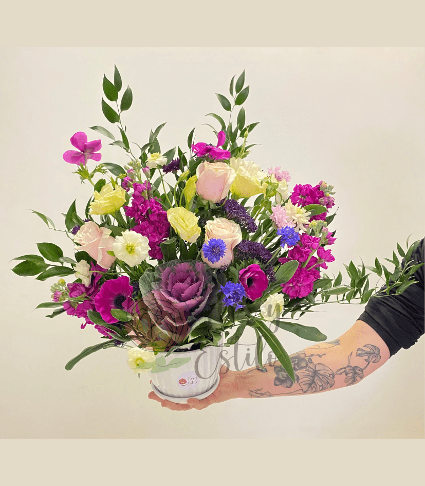 Arreglo Penélope. Anemonas y Brasica en arreglo. - Imagen 4