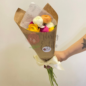 Ramo Adalis mix color. 10 Ranúnculos mix en ramo.