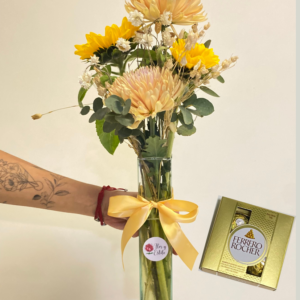 Florero Jazmin + Ferrero 4. Girasoles y spider en florero.