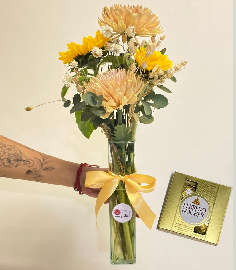Florero Jazmin + Ferrero 4. Girasoles y spider en florero.
