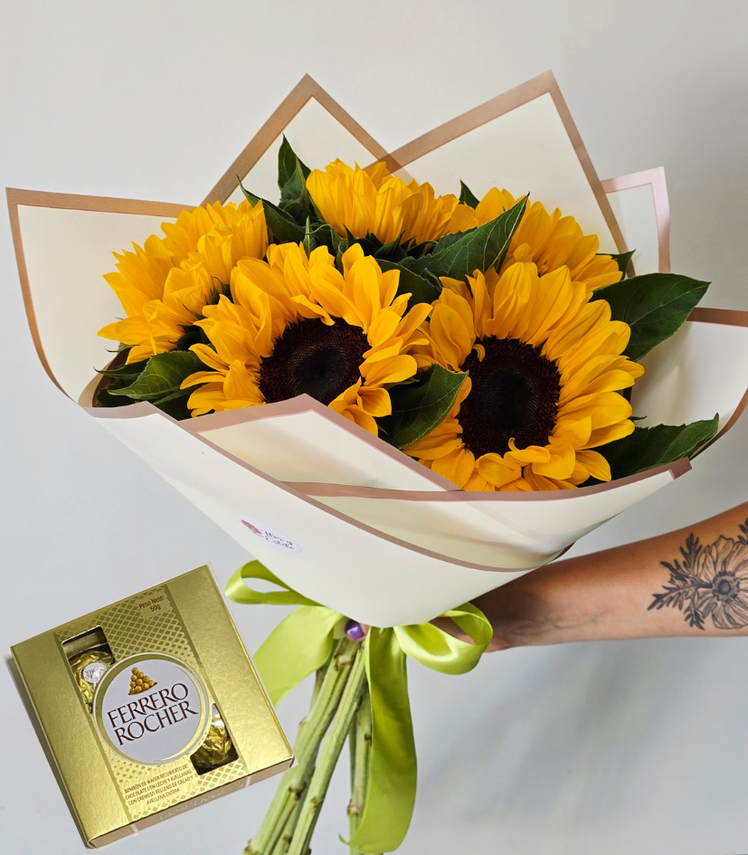 Ramo 5 girasoles + Ferrero 4. - Imagen 2