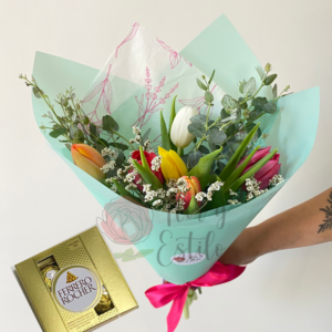 Ramo Emi. 6 Tulipanes mix en ramo + Ferrero 4.