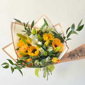 Ramo Consuelo.Lilium y girasoles en ramo.