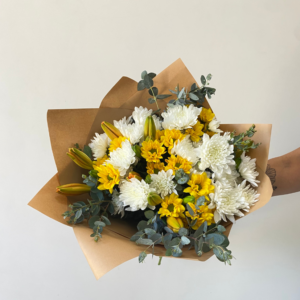 Ramo Dolores. Lilium y maule en ramo.