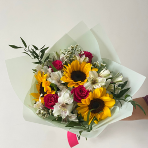 Ramo Dayana. Girasoles y rosas en ramo.