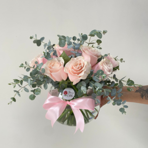 Florero Lola rosa. 20 Rosas rosadas en florero.