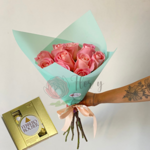 Lindo Día!. 10 rosas hermosas en ramo +Ferrero 4.