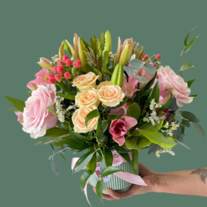 Arreglo Lorena. Lilium y rosas en maceta.
