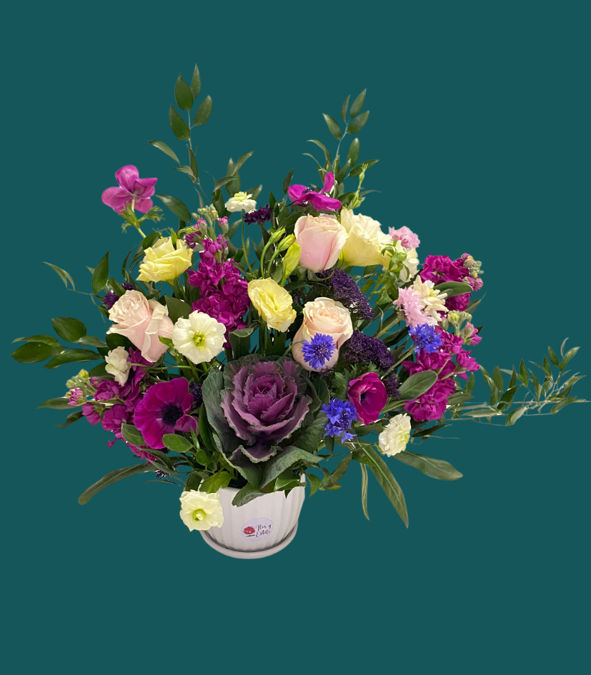 Arreglo Penélope. Anemonas y Brasica en arreglo. - Imagen 4