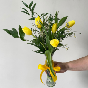 Florero Colomba amarillo. 5 tulipanes amarillos en florero.