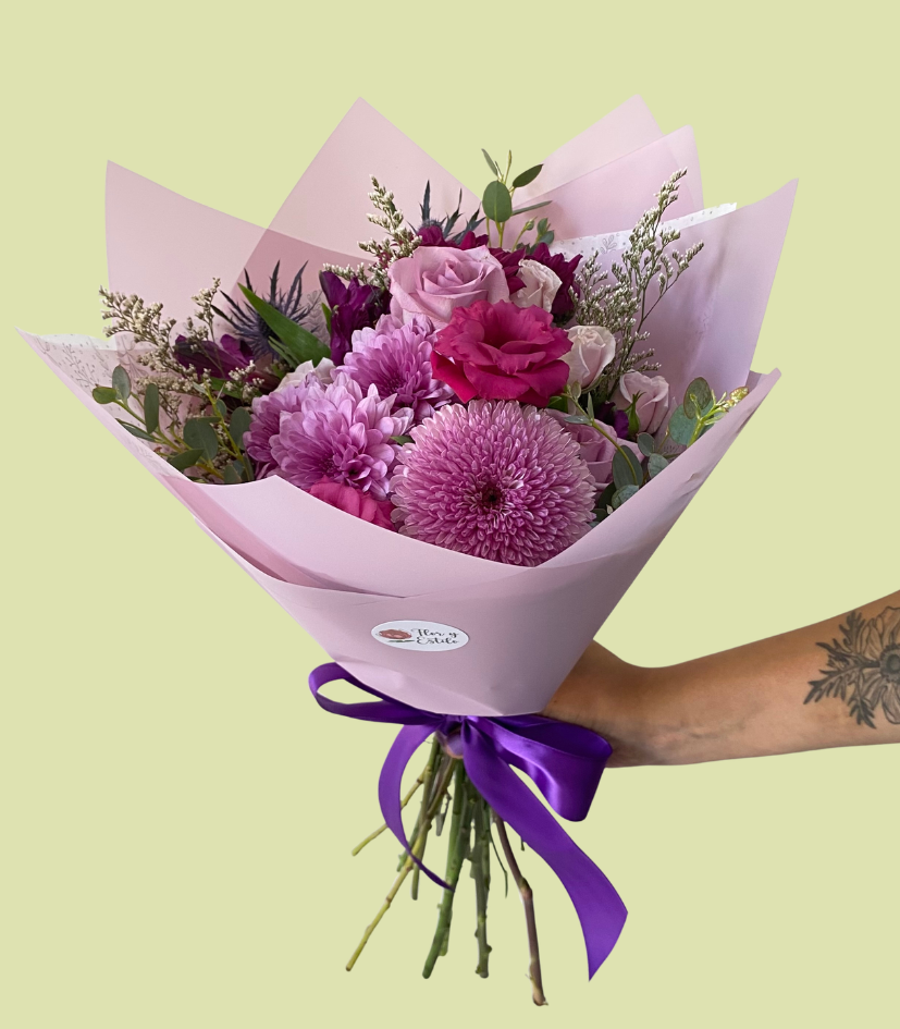 Ramo de estación Violeta. Mix de flores de estación. - Imagen 3
