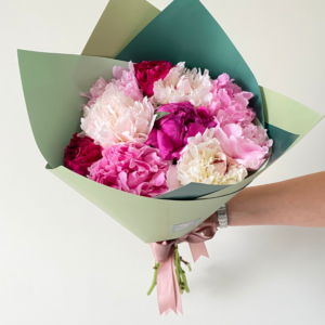 Ramo Jessica.10 peonias mix en ramo.